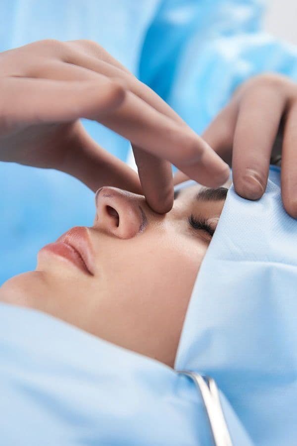 فترة التعافي بعد تجميل الأنف: دليل أسبوع بأسبوع